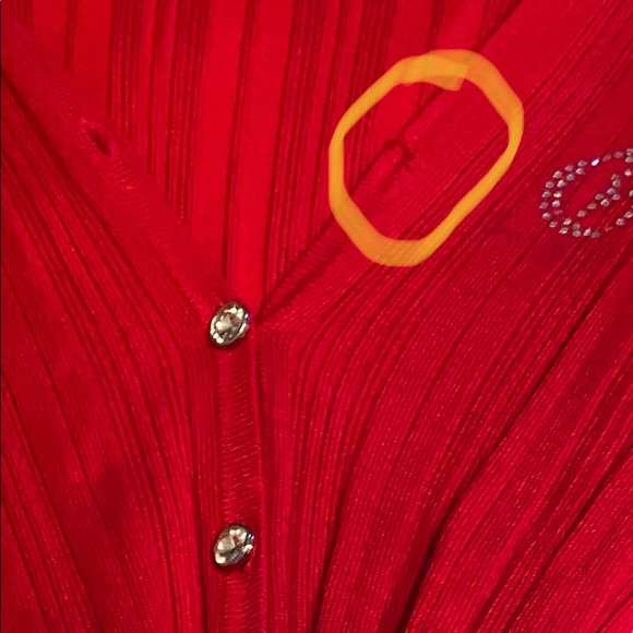 G BY GUESS RED SWEATER. - Picture 7 of 13